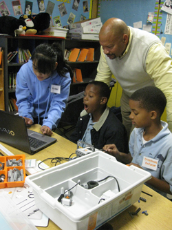 Maynard Holliday, named Volunteer of the Year by Citizen Schools California, works with 6th-graders at Oakland’s Elmhurst Community Prep Middle School. Educators there call him an “amazingly dedicated volunteer who has opened new doors for students.”