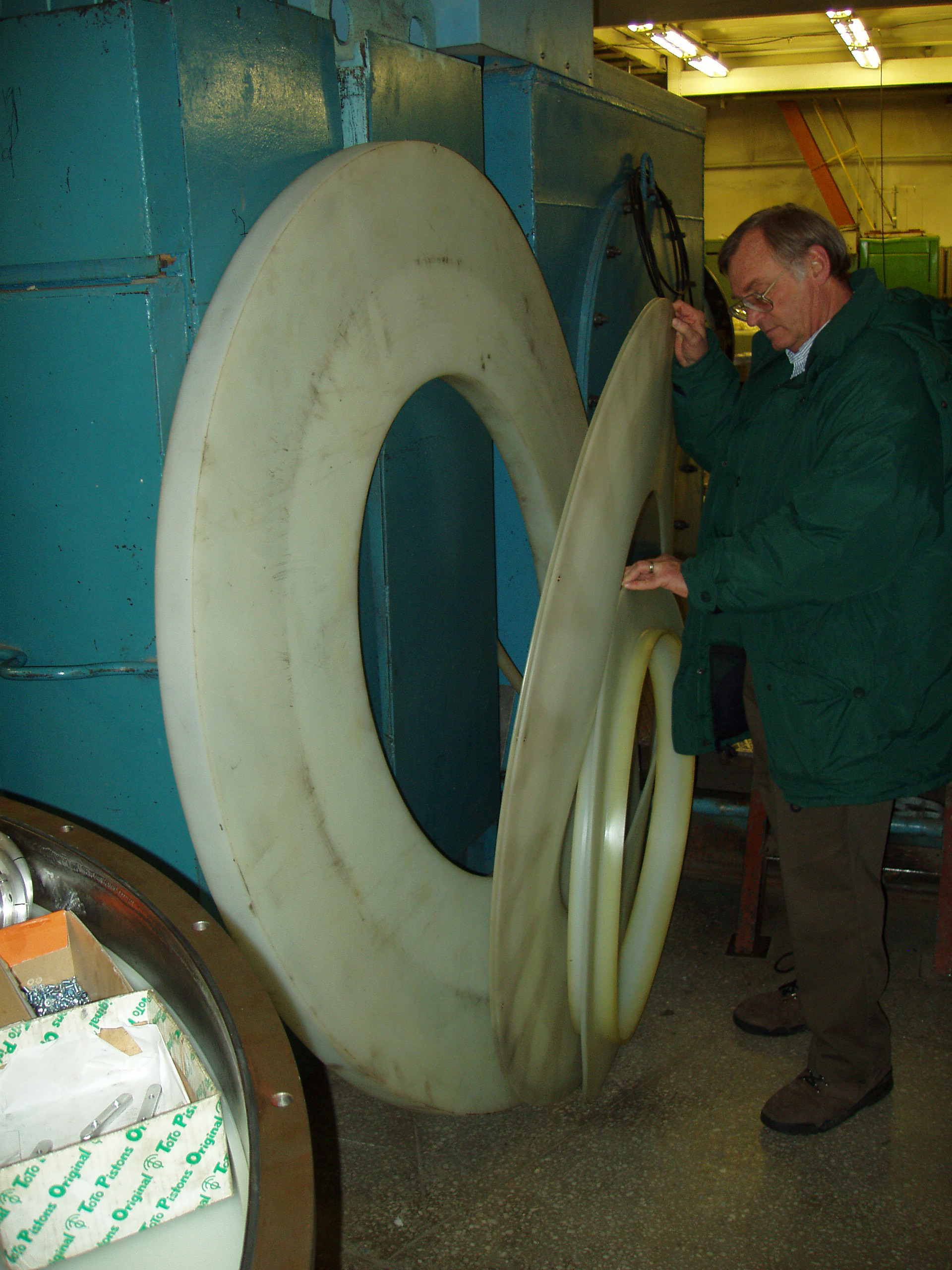 Dillon McDaniel examines insulators that go between capacitor layers for 250, 500, and 1000 kilo-amp LTDs.