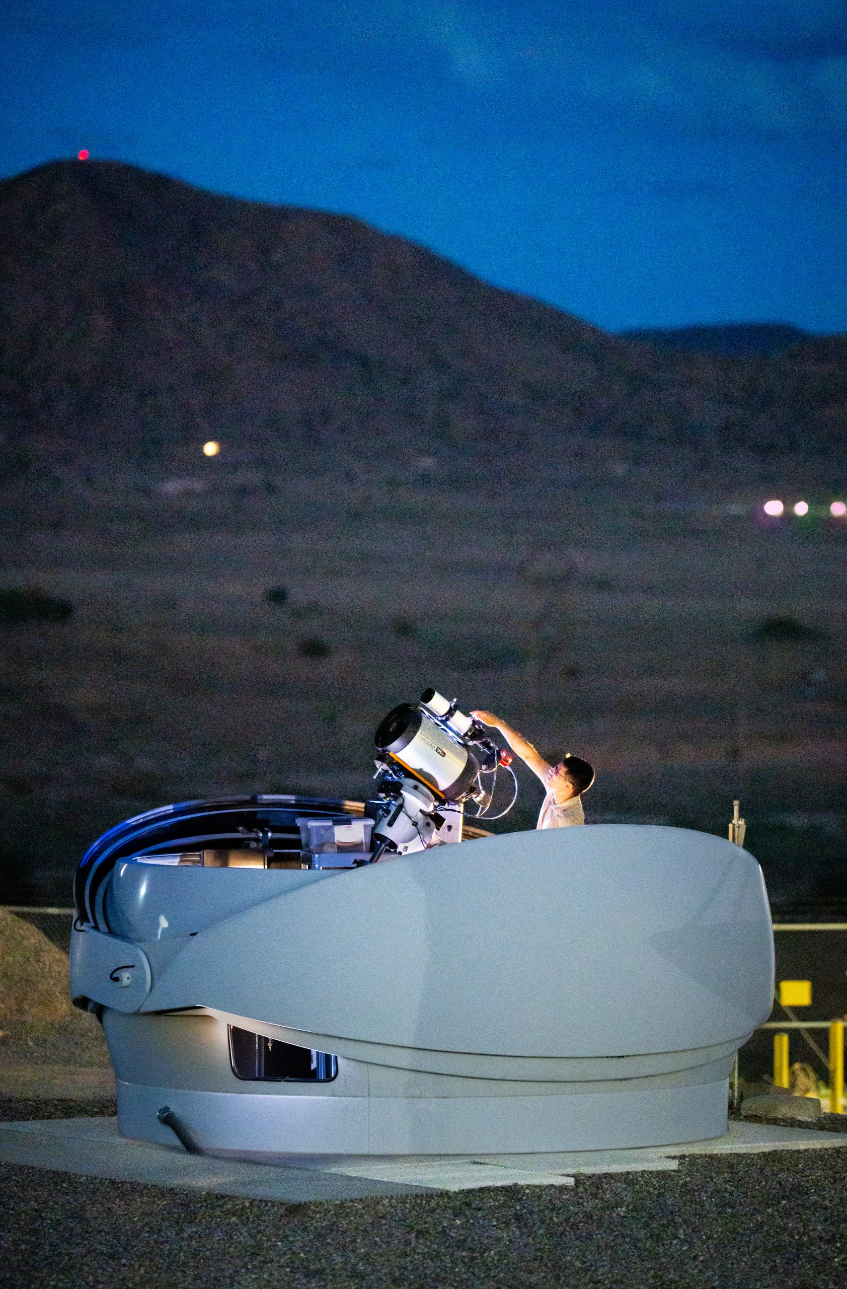 Allen Schnibben, a computer scientist at Sandia National Laboratories, works at the SOHBRIT observatory, which runs a series of automated tasks, including tracking the increasing number of satellites in Earth’s orbit. 