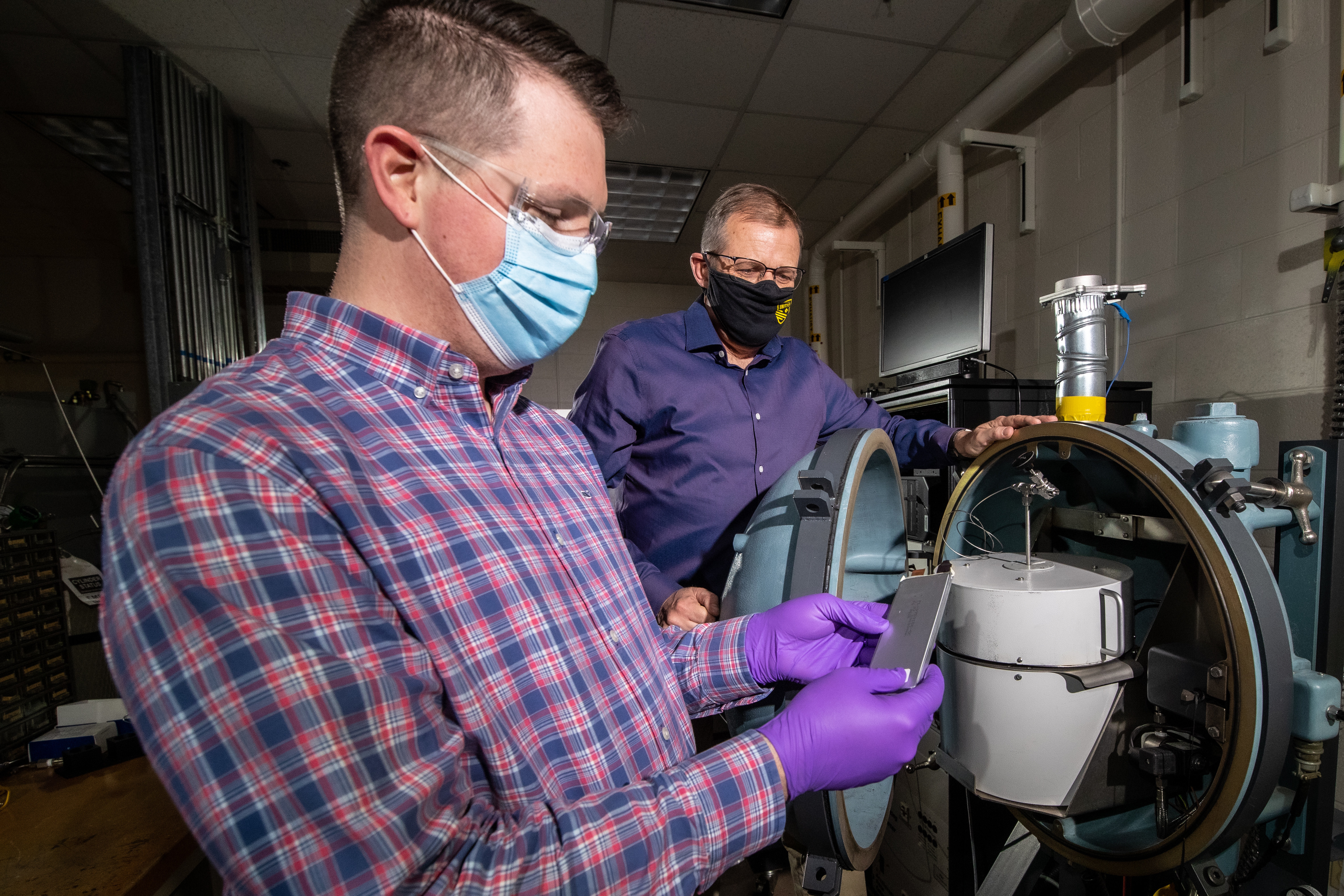Redenaar Manie Pigment Sandia National Laboratories: News Releases : Safer, more powerful batteries  for electric cars, power grid